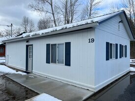 19 Hammond Ln in Plattsburgh, NY - Building Photo