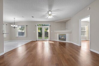 1345 Old Village Rd in Tallahassee, FL - Building Photo - Building Photo