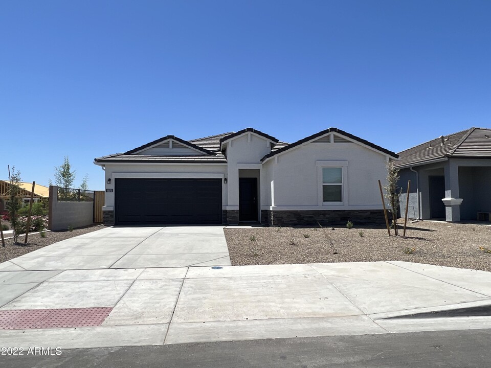 1075 W Chimes Tower Dr in Casa Grande, AZ - Building Photo