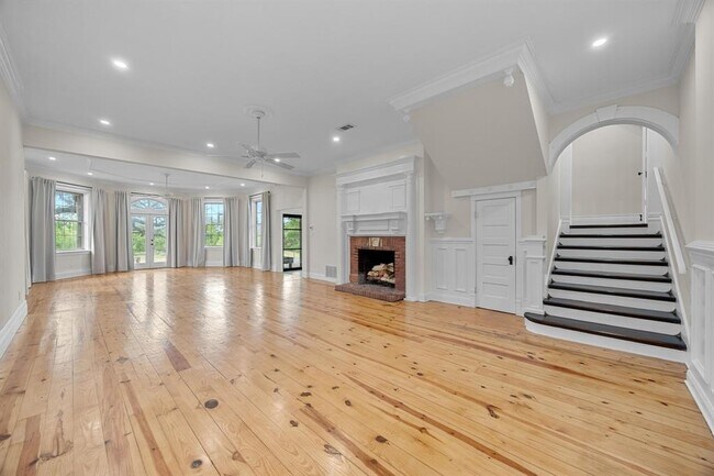 property at 6507 River Pl Blvd
