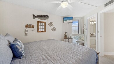 7205 Thomas Dr in Panama City Beach, FL - Building Photo - Building Photo