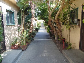 4016 S. Pacific Ave. in San Pedro, CA - Building Photo - Building Photo