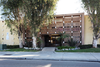 Hana Bosho Apartments in Santa Ana, CA - Building Photo - Building Photo