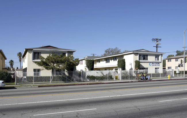 Vineland Apartments in Sun Valley, CA - Building Photo - Building Photo