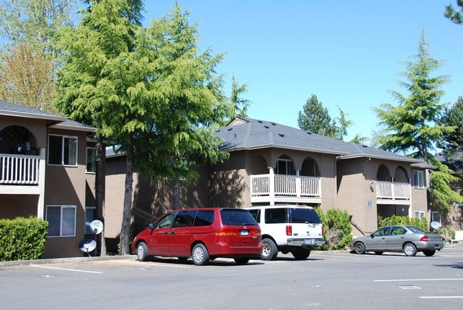 West Main At The Park in Hillsboro, OR - Foto de edificio - Building Photo