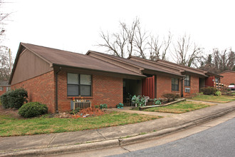 Southmont Apartments in Morganton, NC - Building Photo - Building Photo