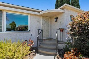 5833 Estelle St in San Diego, CA - Building Photo