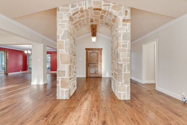 14077 Brookridge Dr in Dallas, TX - Building Photo - Building Photo