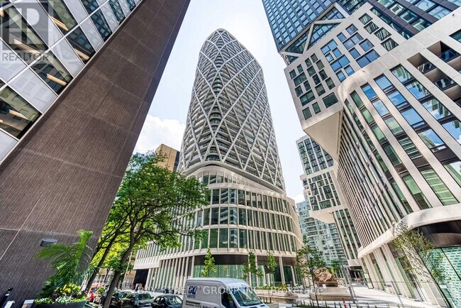 230-3230 Simcoe St in Toronto, ON - Building Photo - Building Photo