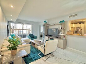 9701 Fontainebleau Blvd in Miami, FL - Building Photo