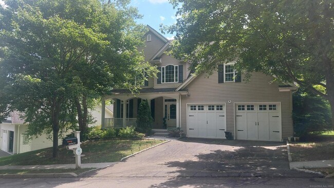 property at 2 Blackstone Ct