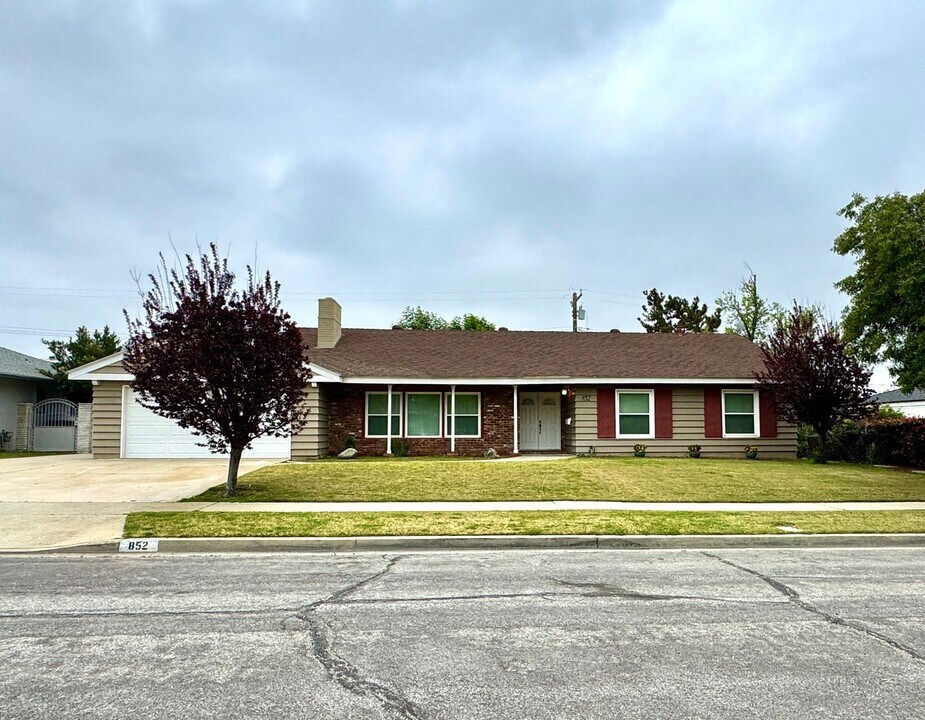 852 Kent Dr in Claremont, CA - Building Photo