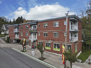 Alexandra Apartments in Bellingham, WA - Building Photo - Building Photo