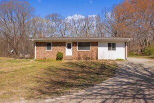 837 Bear Creek Rd in Pinson, TN - Building Photo