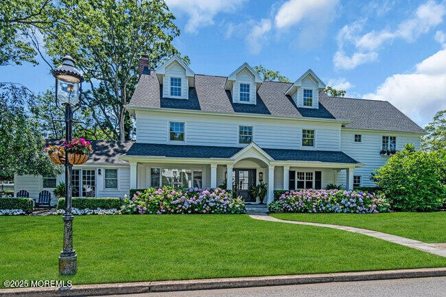 12 Red Oak Dr in Spring Lake, NJ - Building Photo - Building Photo