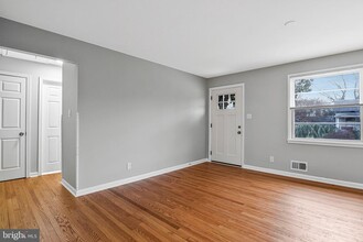 617 N Wakefield St in Arlington, VA - Building Photo - Building Photo