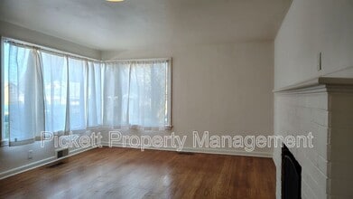 2103 N Lafayette Ave in Bremerton, WA - Building Photo - Building Photo