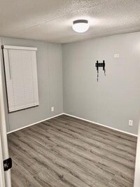 970 Collin Cir photo'