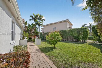 240 Isle Verde Way in Palm Beach Gardens, FL - Building Photo - Building Photo