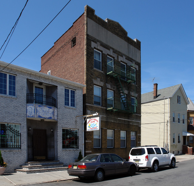 71 Van Buren St in Newark, NJ - Foto de edificio - Building Photo