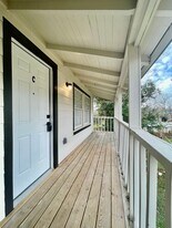 407 Sarah St in San Marcos, TX - Building Photo