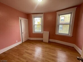 43 Mapes Ave in Newark, NJ - Foto de edificio - Building Photo