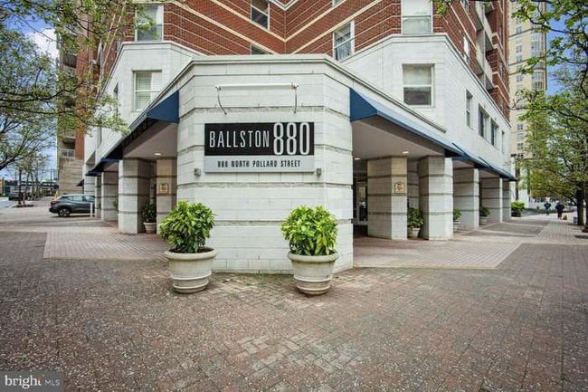 880 N Pollard St, Unit 723 in Arlington, VA - Foto de edificio - Building Photo