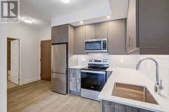 3240-3240 William Coltson Ave in Oakville, ON - Building Photo - Building Photo