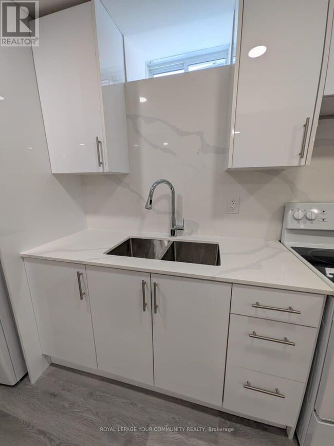 102 Kentledge Ave in East Gwillimbury, ON - Building Photo - Building Photo