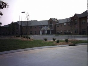 Clinton Courtyard in Clinton, NC - Building Photo - Building Photo