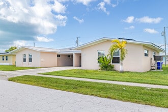 NAS Key West Homes in Key West, FL - Foto de edificio - Building Photo