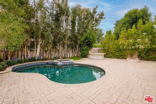 2627 Castle Heights Pl in Los Angeles, CA - Building Photo - Building Photo