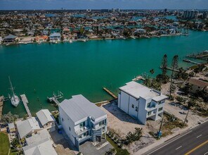 10209 Gulf Blvd in Treasure Island, FL - Building Photo - Building Photo