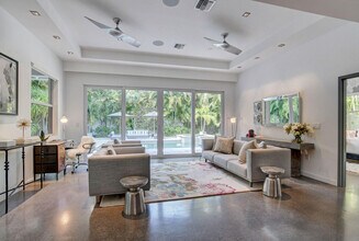 717 NE 1st Ct in Delray Beach, FL - Building Photo - Building Photo