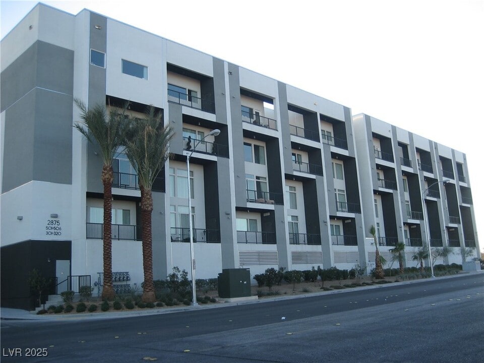 2755 W Pebble Rd in Las Vegas, NV - Building Photo