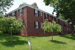 Woodbridge Apartments in Woodbridge, NJ - Building Photo - Building Photo