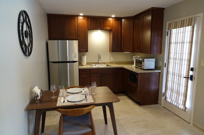 2620 Tallant Rd, Unit Guest House in Santa Barbara, CA - Foto de edificio - Building Photo