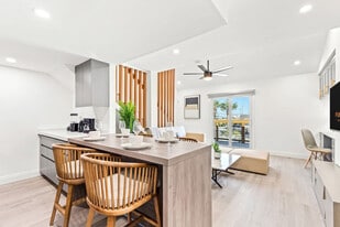 8115 Thomas Dr in Panama City, FL - Building Photo