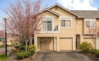 22748 SE 13th Ln in Sammamish, WA - Building Photo