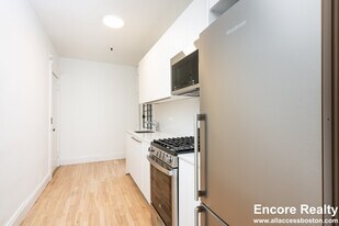 288 Chestnut Hill Ave in Boston, MA - Building Photo