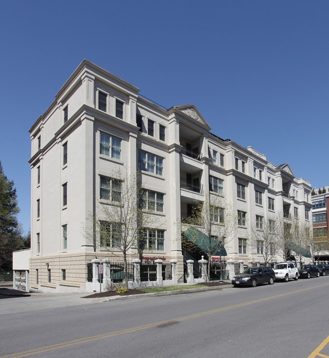 79 Railroad Pl in Saratoga Springs, NY - Building Photo - Building Photo