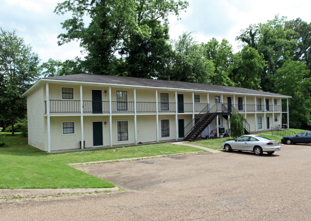 Pecan Grove Apartments in Batesville, MS - Building Photo