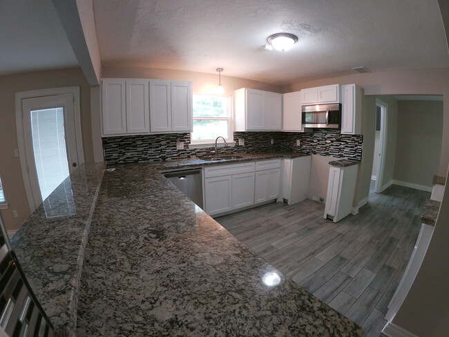 property at 2614 N Woodloch St