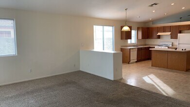 1376 W Calle Rancho Rio in Tucson, AZ - Building Photo - Building Photo