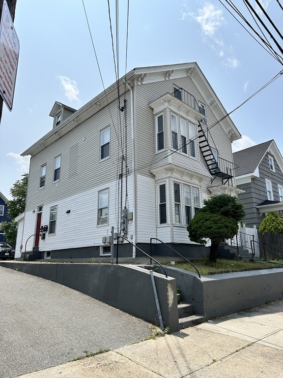 198 Sisson St in Pawtucket, RI - Building Photo - Building Photo