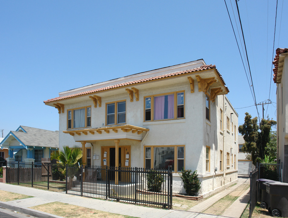 429-433 E 17th St in Long Beach, CA - Foto de edificio