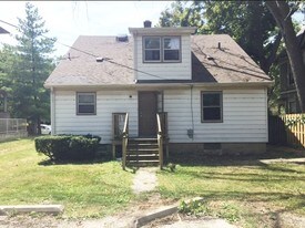 310 W Green St in Urbana, IL - Building Photo