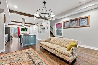 6069 N Ridge Ave in Chicago, IL - Building Photo - Building Photo