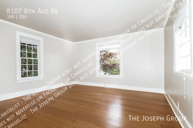 8107 8th Ave NE in Seattle, WA - Building Photo - Building Photo