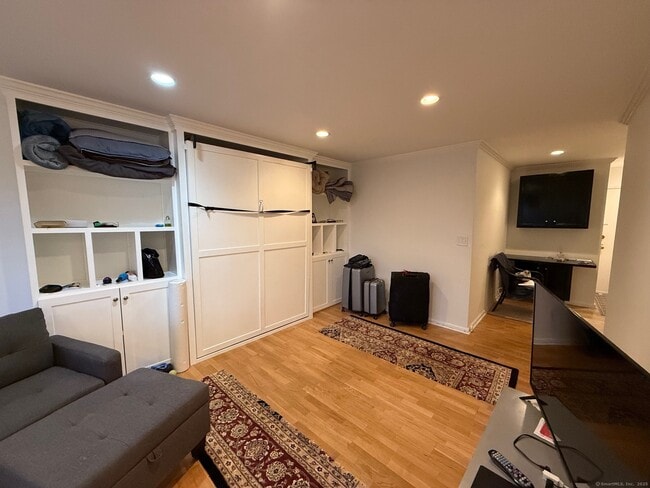 39 Glenbrook Rd in Stamford, CT - Building Photo - Building Photo